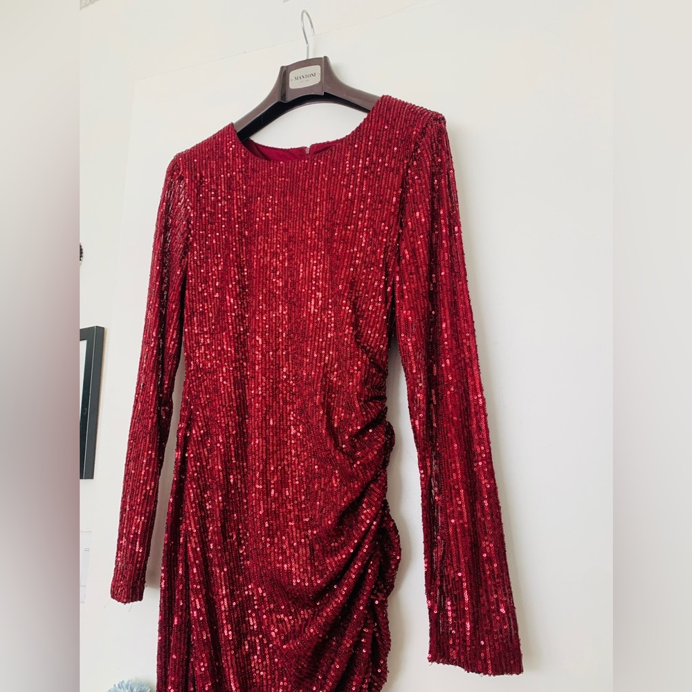 Premier Amour Long sleeve with sequins.